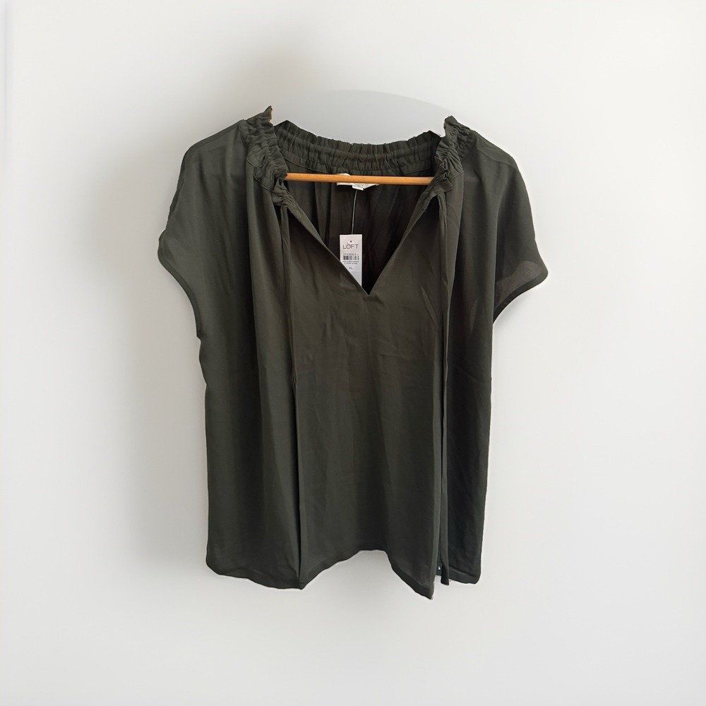 Women's LOFT Olive Green Short Sleeve Blouse Light Weight Size XL